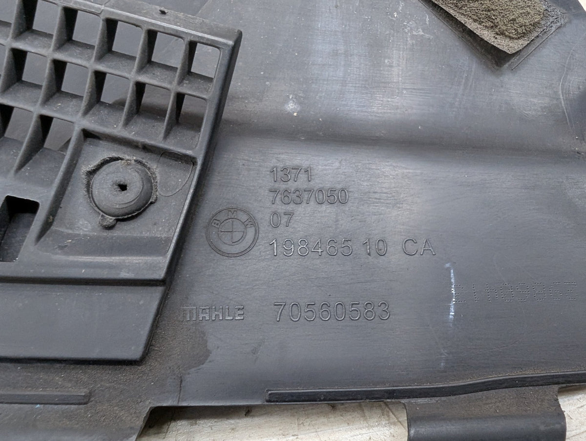 2015-2016 BMW X6 F86 Radiator Support Upper Cover Panel 7637050