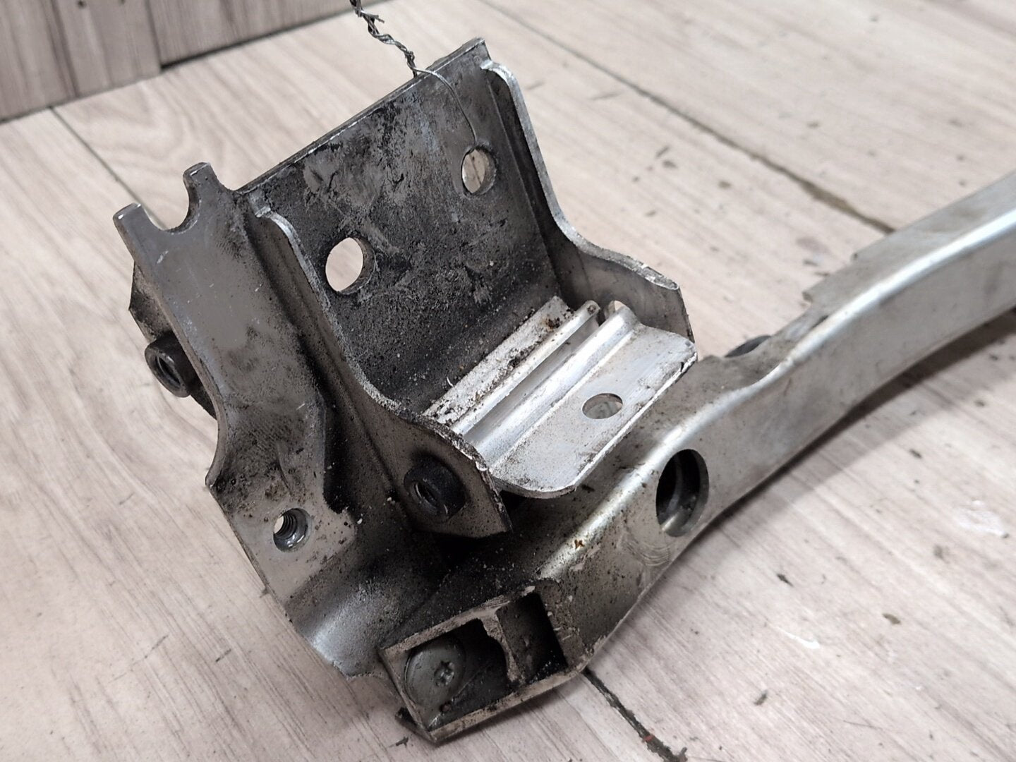 2012-2018 BMW M6 F06 Radiator Lower Mounting Brackets SET 7575247