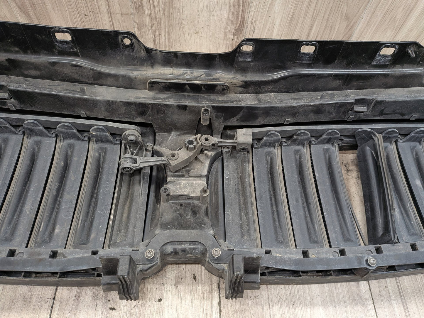 NOTE 17-20 BMW M550i G30 Front Bumper Radiator Air Flap Shutter w/ Kidney Grille