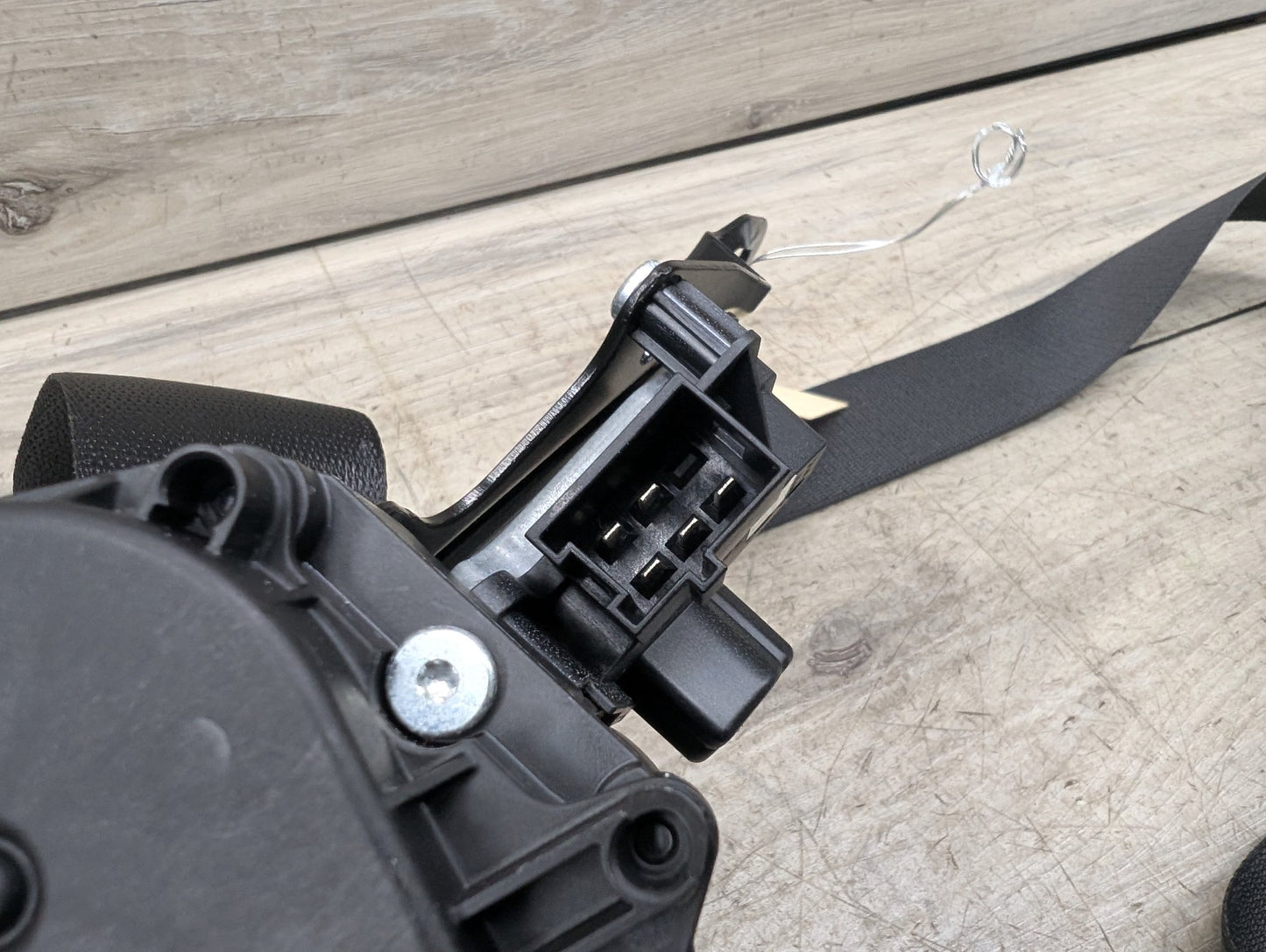 OEM BMW F95 F96 G05 G06 G07 X5 X6 X7 Front Left Driver Seat Belt Retractor Black