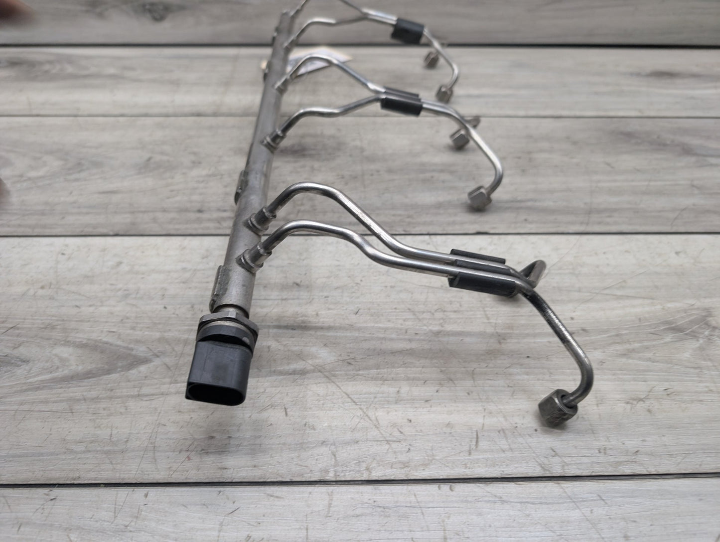 2014 BMW F10 535i Engine Motor Fuel Injector Rail Line 7649710