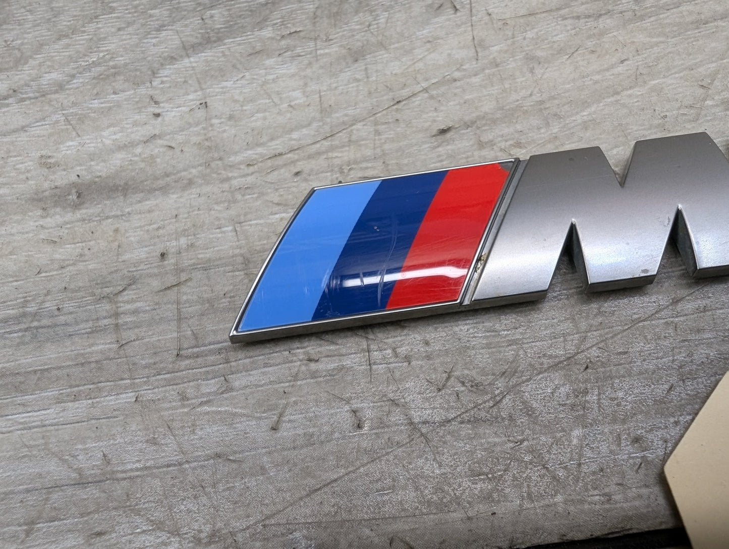 2017-2023 BMW M550i xDrive G30- Liftgate Trunk Lid Lettering Emblem PN: 8072369