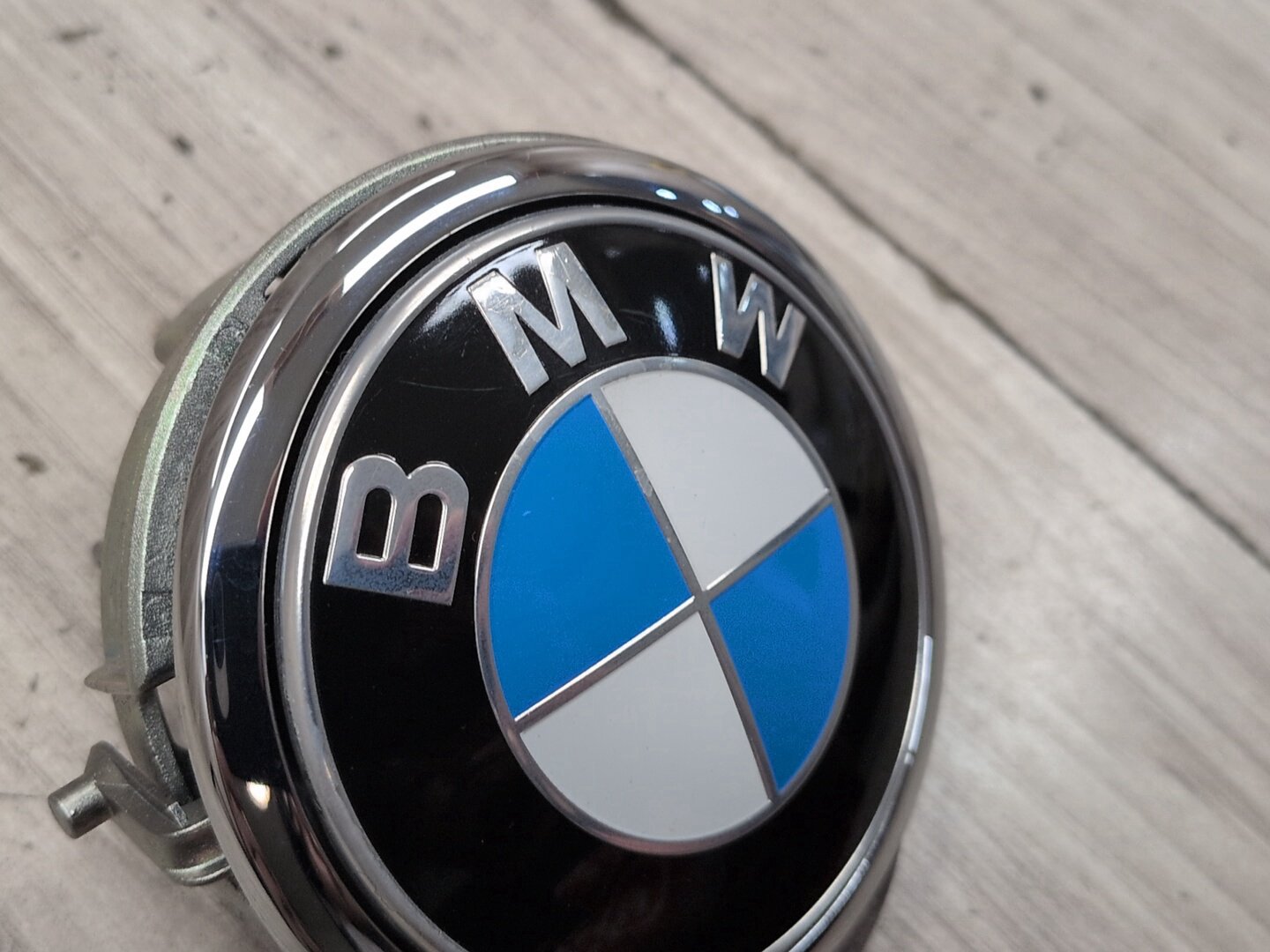 2012-2018 BMW M6 F06 - Liftgate Trunk Lid Emblem PN: 7273659