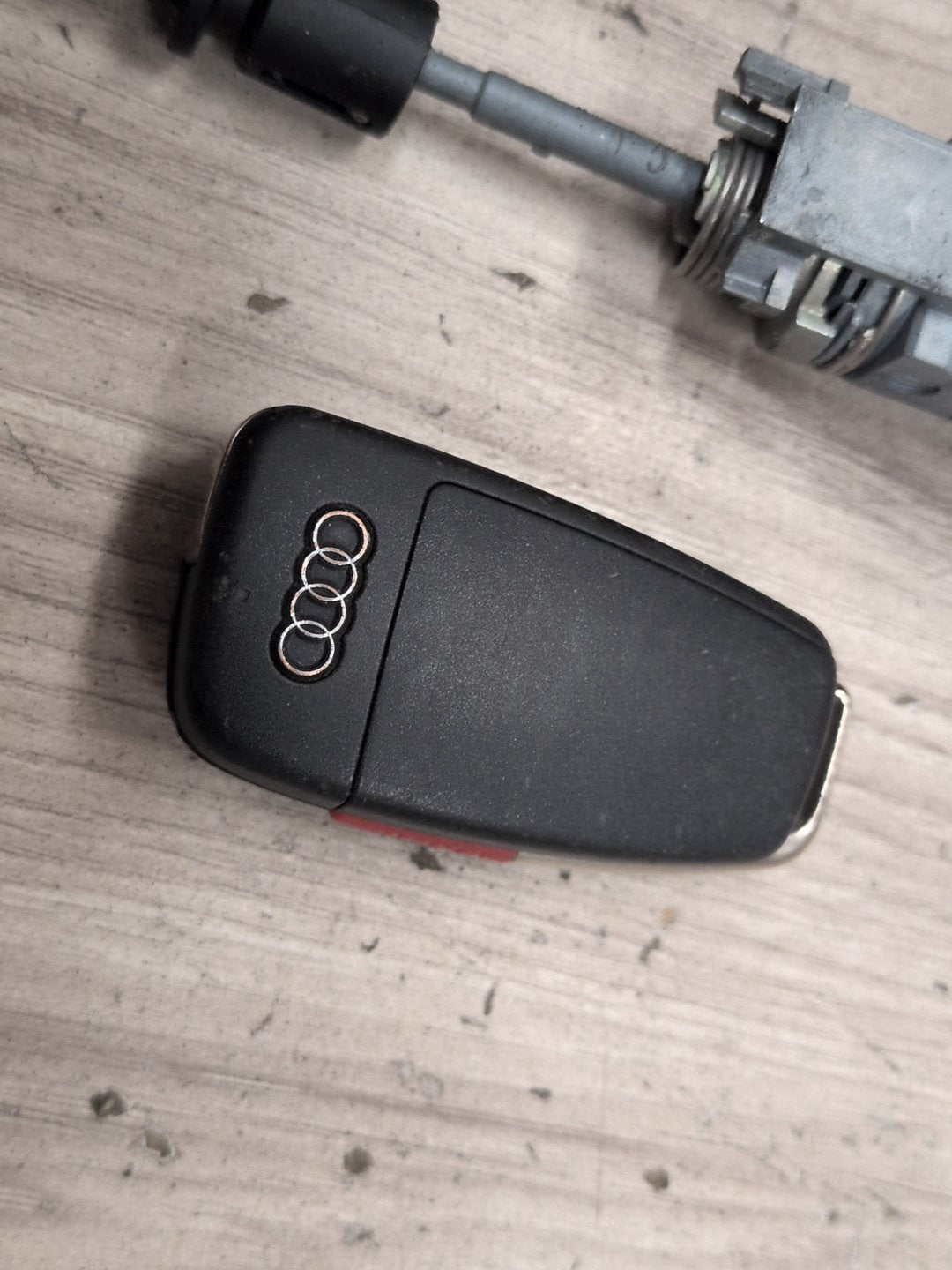 2016 Audi Q3 8U - DME Computer module w/ Key Fob And Mechanism PN: 8U0907115L