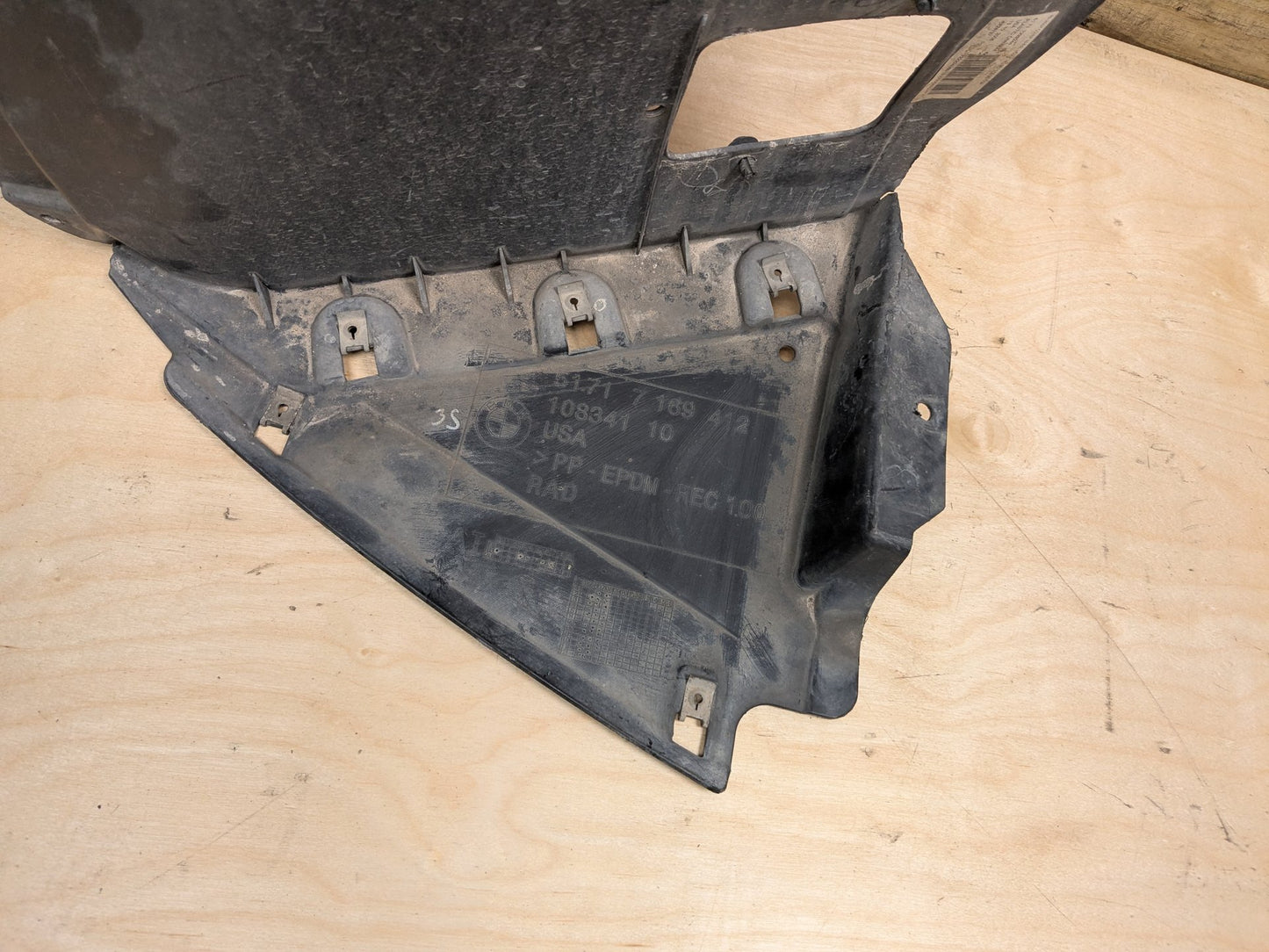 2007-2013 BMW X5 E70 Front Right Passenger Wheel Fender Liner Splash Guard 7169412