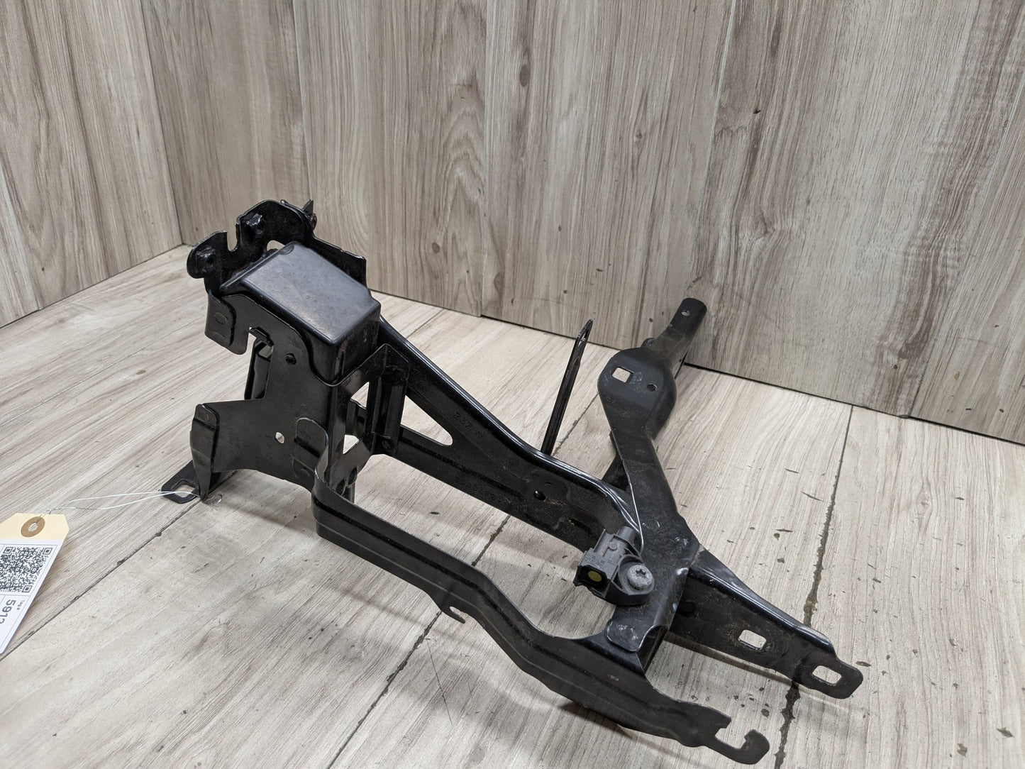 2019 BMW X3 G01 Left Driver Headlight Bracket 7400113