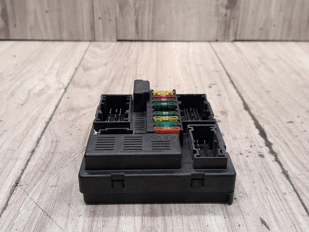 04-10 BMW X3 E83 BCM Fuse Relay Power Junction Distribution Box Module