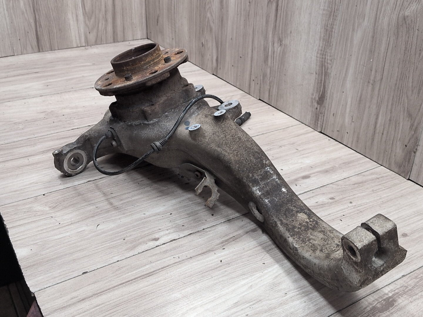 OEM BMW E70 F15 F16 F85 X5 X6 Front Passenger Right Spindle Hub Carrier Knuckle