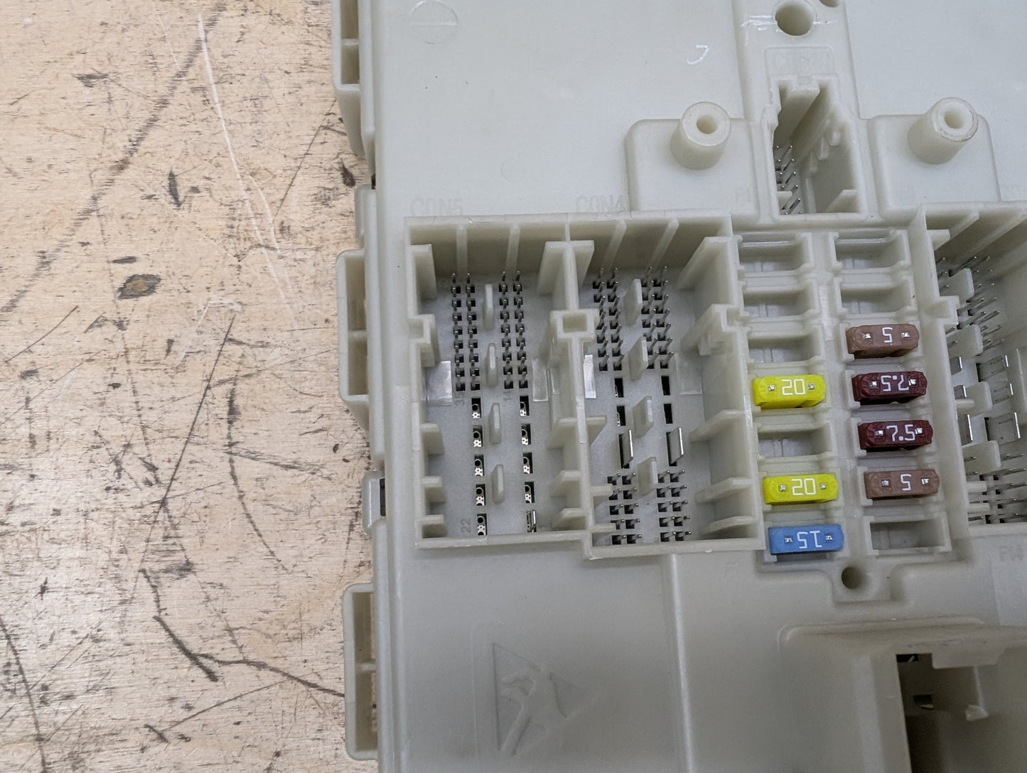 2018-2024 BMW X3 G01 Bdc Body Domain Fem Control Module w/ Key 8715809