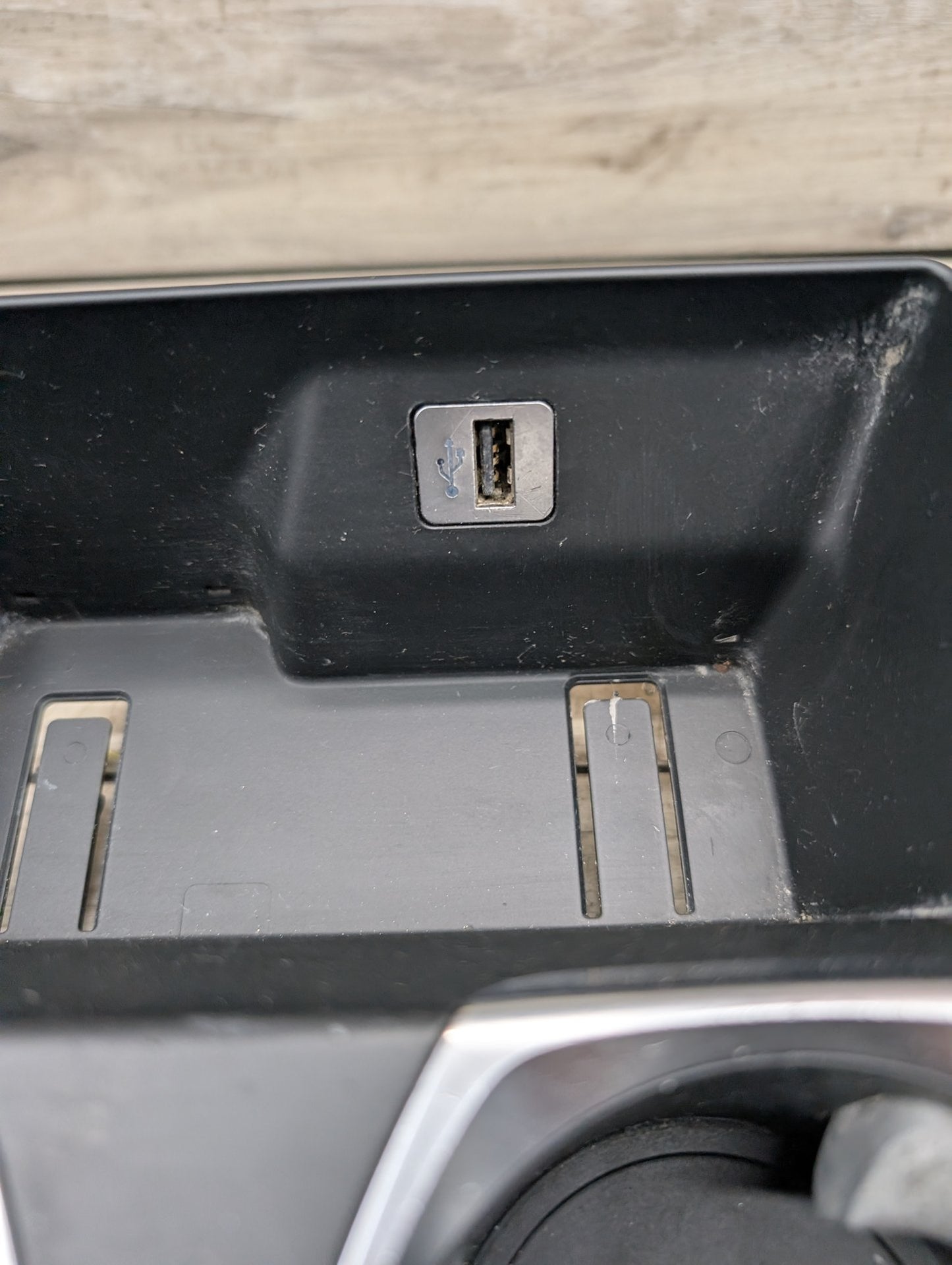 16-19 OEM BMW G11 G12 740 750 M760 Center Console Cup Holder USB Charging Port
