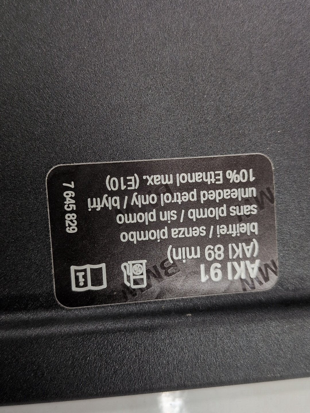 2018-2024 BMW X3 G01 Gas Cover Assembly 7405751