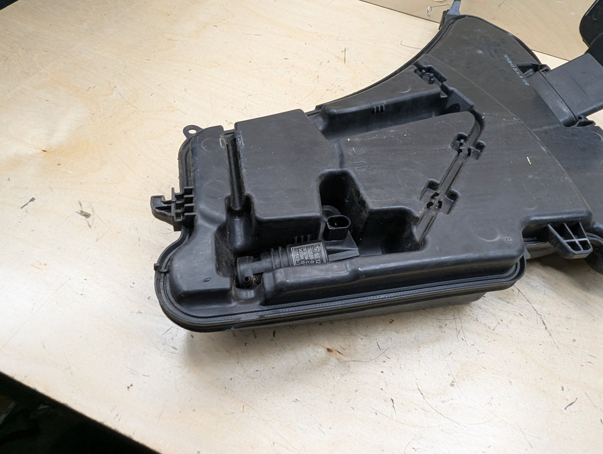 OEM BMW G12 G30 540 M550 750 M760 Windshield Wiper Washer Reservoir Tank Pump