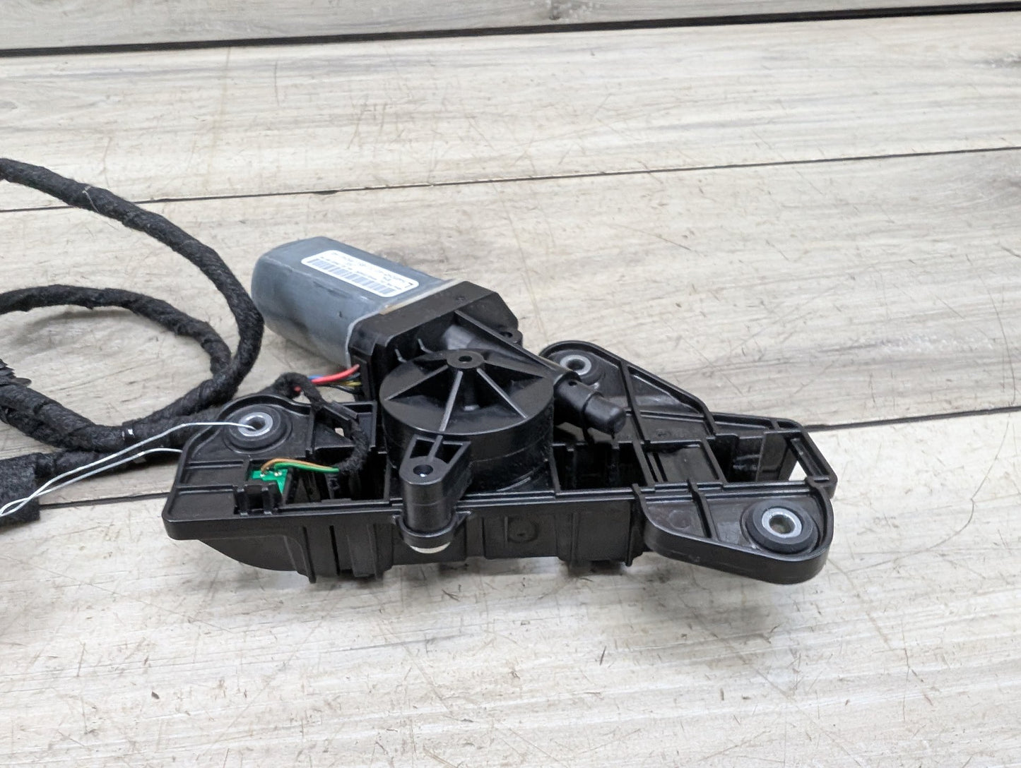 2021-2026 BMW 430i G22 Left Driver Rear Seat Belt Retractor Extender Arm Motor 5A05245