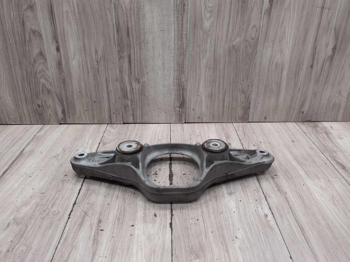 12-19 OEM BMW M6 F06 F12 F13 M5 F10 Rear Differential Adapter Bracket