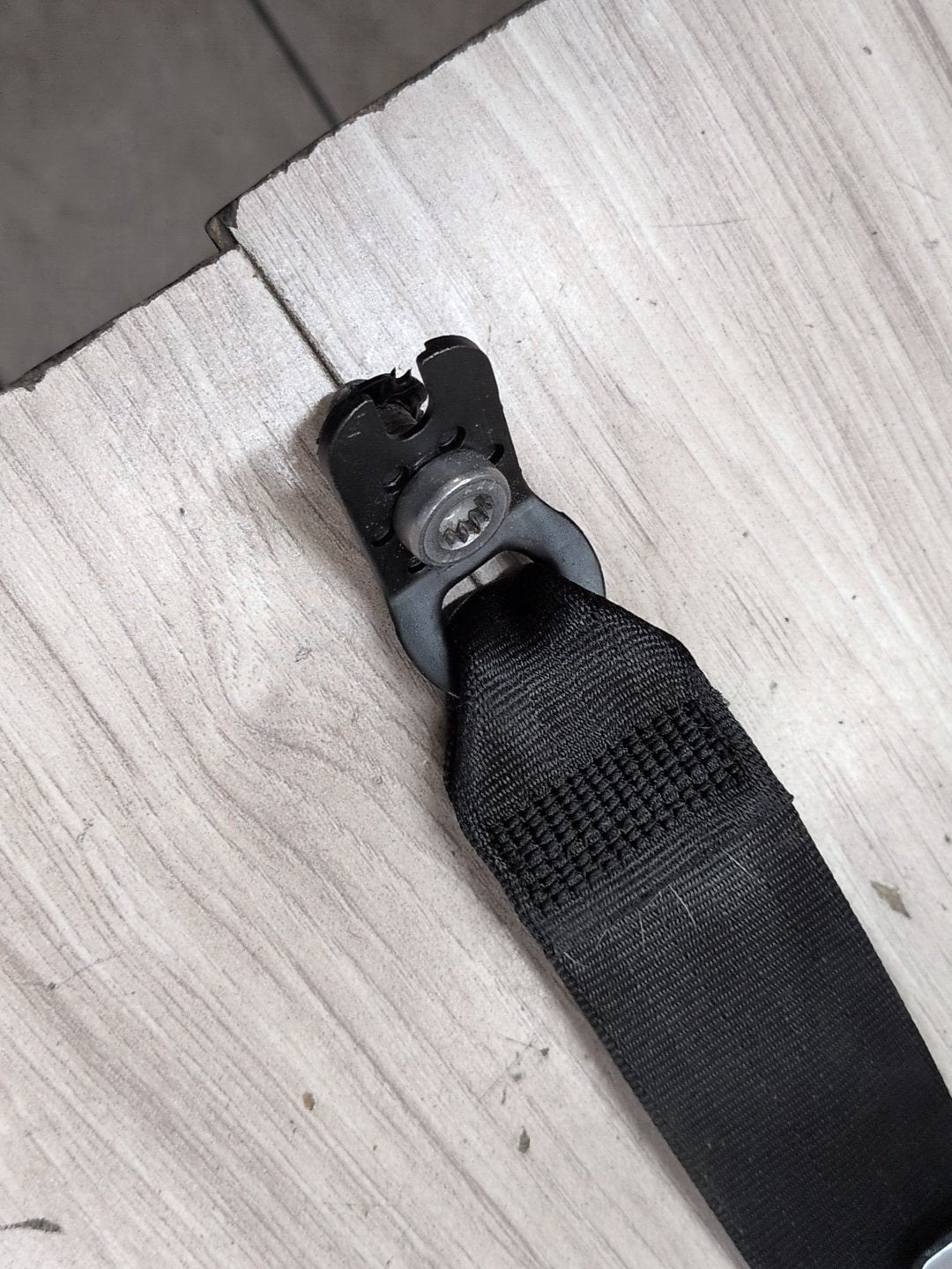 2015-2018 Audi Q3 8U Rear Left or Right Seatbelt Seat Belt Retractor 8U0857805A