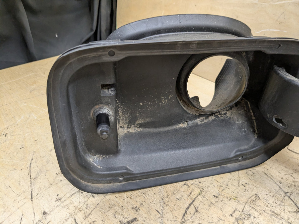 2016-2019 BMW 740i G12 Gas Cover Assembly 7358677 OEM