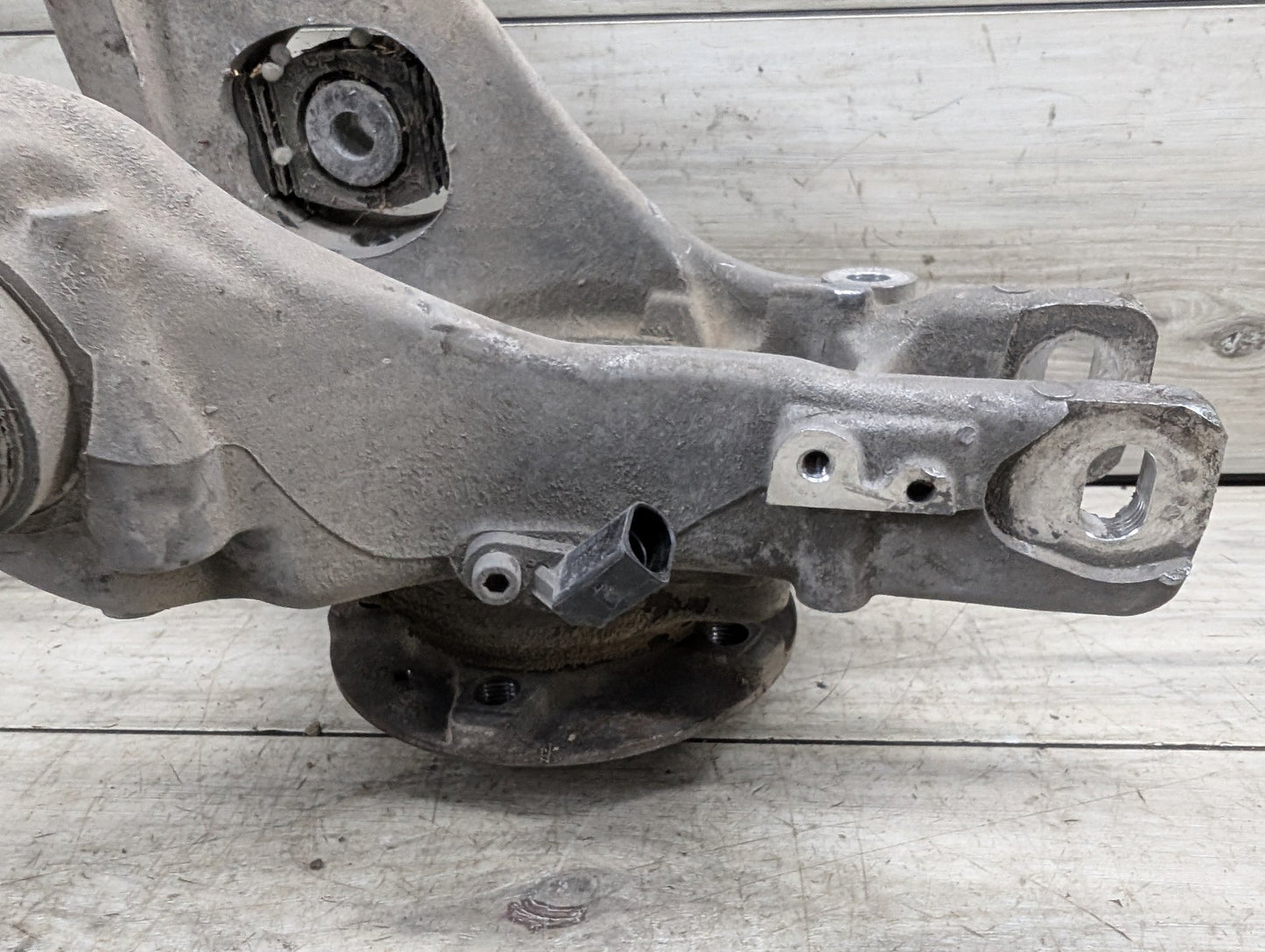 2008 - 2017 Audi S5 8T Rear Right Passenger Spindle Knuckle w/ Bearing 8K0505436A