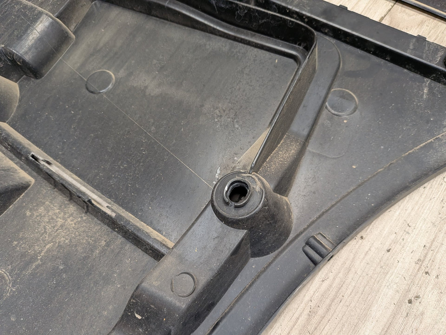 OEM BMW F90 M5 G30 M550 M Sport REAR Center Middle Reinforcement Bracket Mount