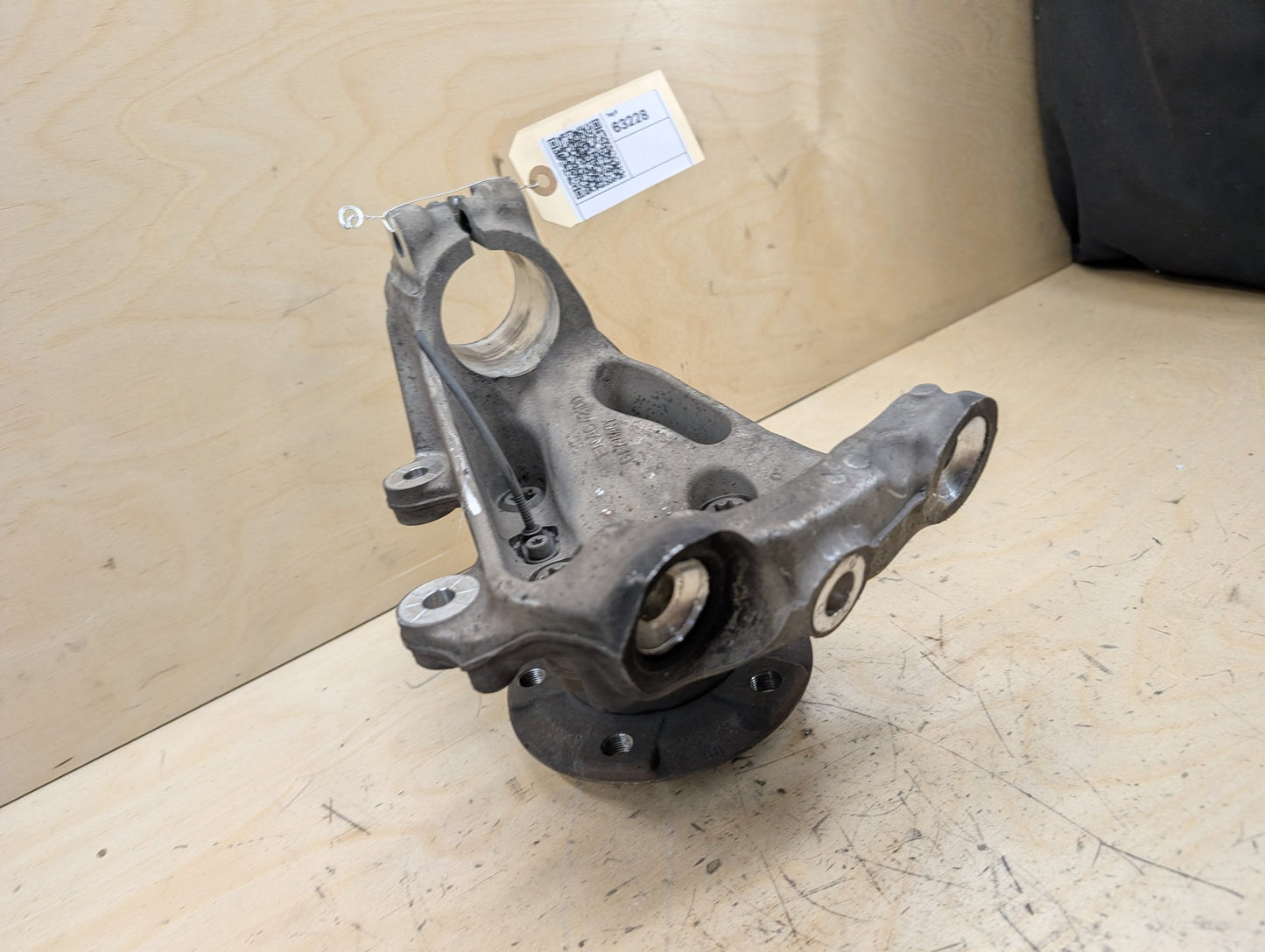 2012-2018 BMW 328i F30 Front Left Driver Spindle Knuckle w/ Bearing 6792287