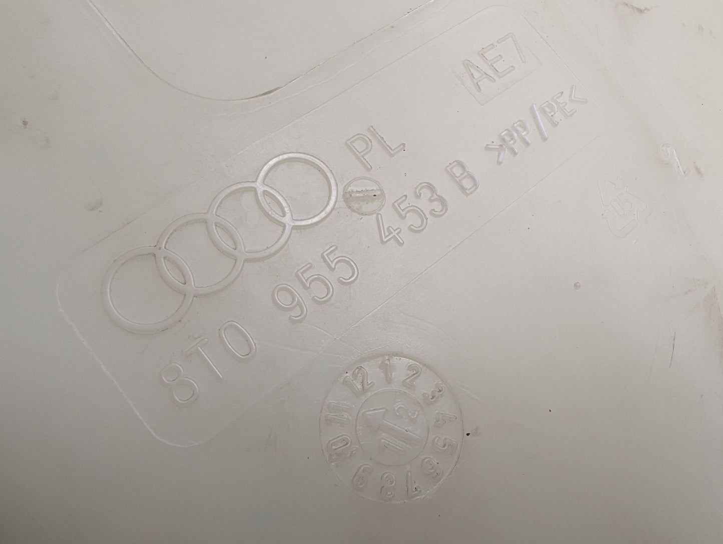 2008 - 2017 Audi S5 8T Windshield Reservoir Tank Assembly 8T1955463B