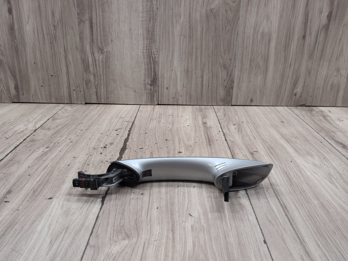 2016-2019 BMW 740Li G12 Right Passenger Door Handle w/ Comfort Access 7411034