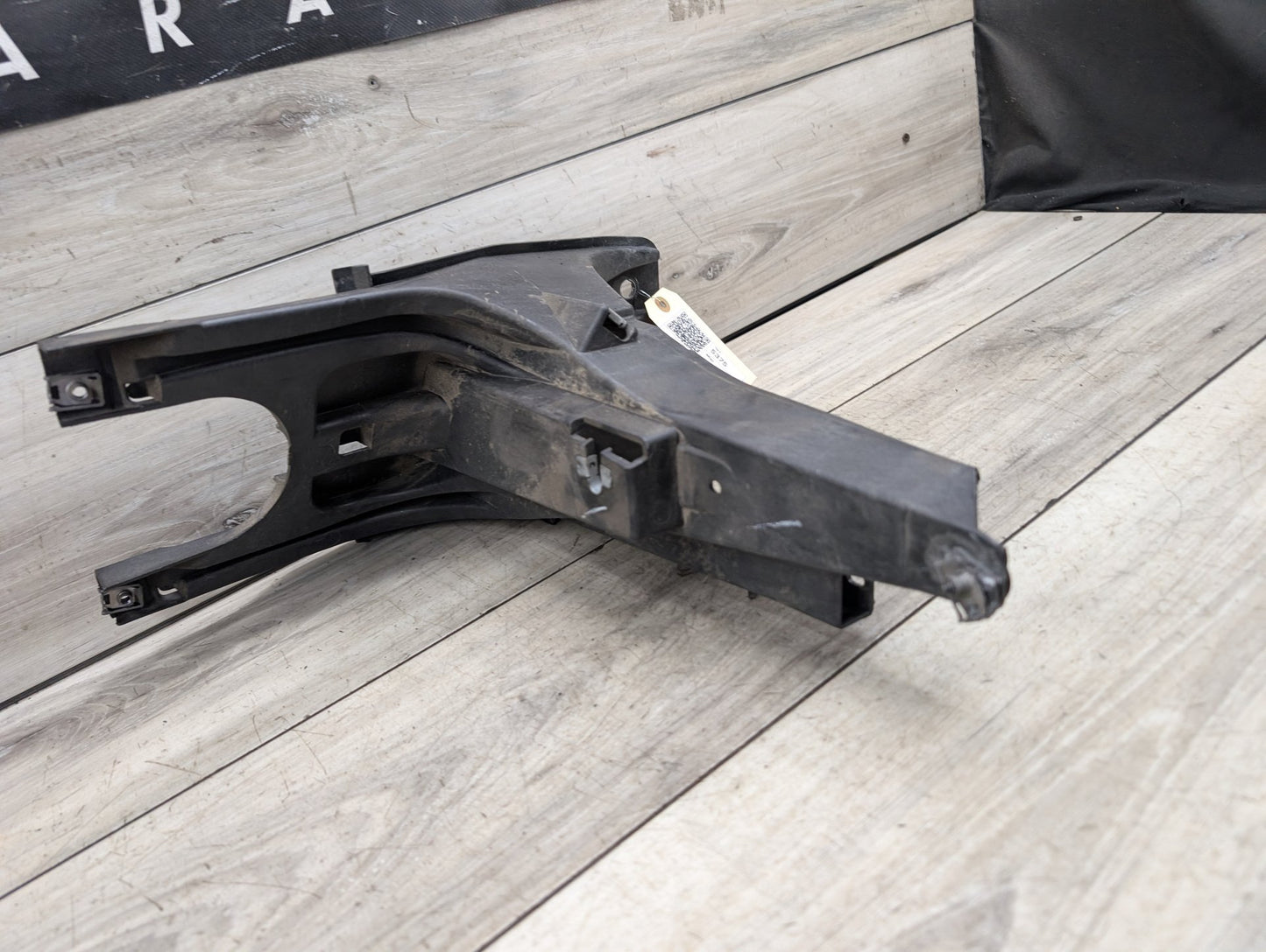 2007-2013 BMW X5 E70- Right Front Bumper Under Headlamp Bracket PN: 7157984