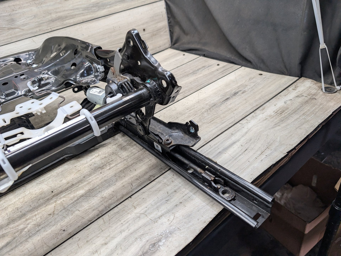 OEM BMW F97 G01 G02 G20 Electrical Front Right Passenger Lower Seat Frame w/ Motors 7414610