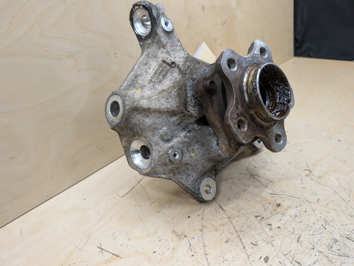 2018-2024 BMW X3 G01 Front Left Driver Spindle Knuckle w/ Bearing 6882595