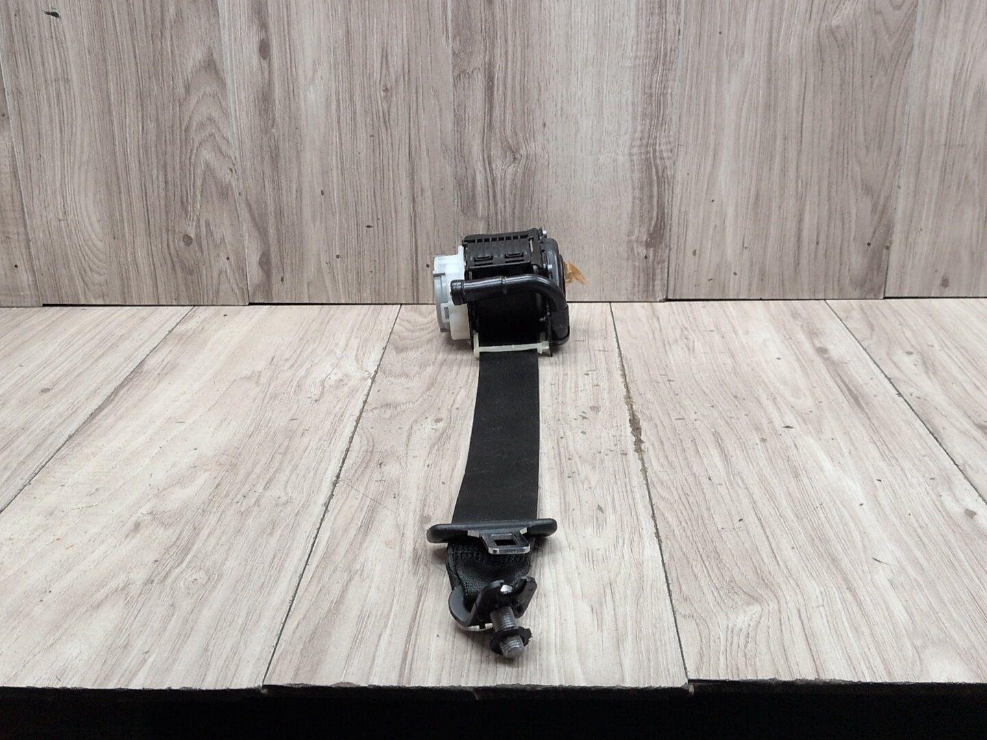 2015-2018 Audi Q3 8U Rear Left or Right Seatbelt Seat Belt Retractor 8U0857805A