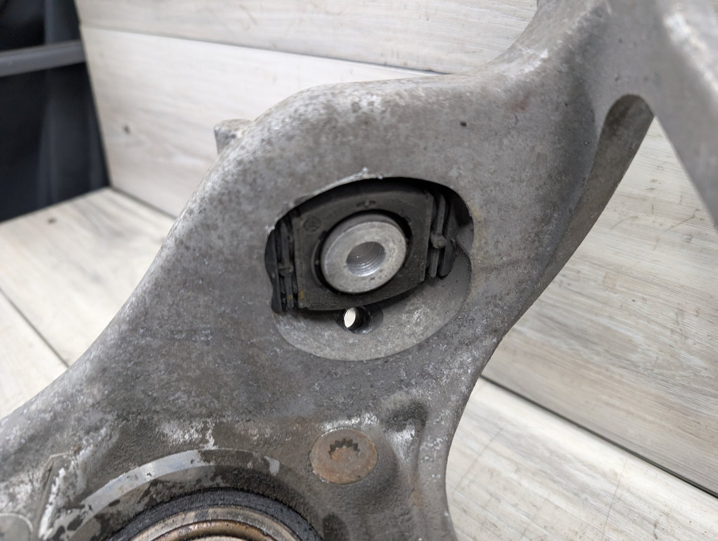 2009 - 2017 Audi Q5 8R Rear Left Driver Spindle Knuckle w/ Bearing 8R0505431F EA888