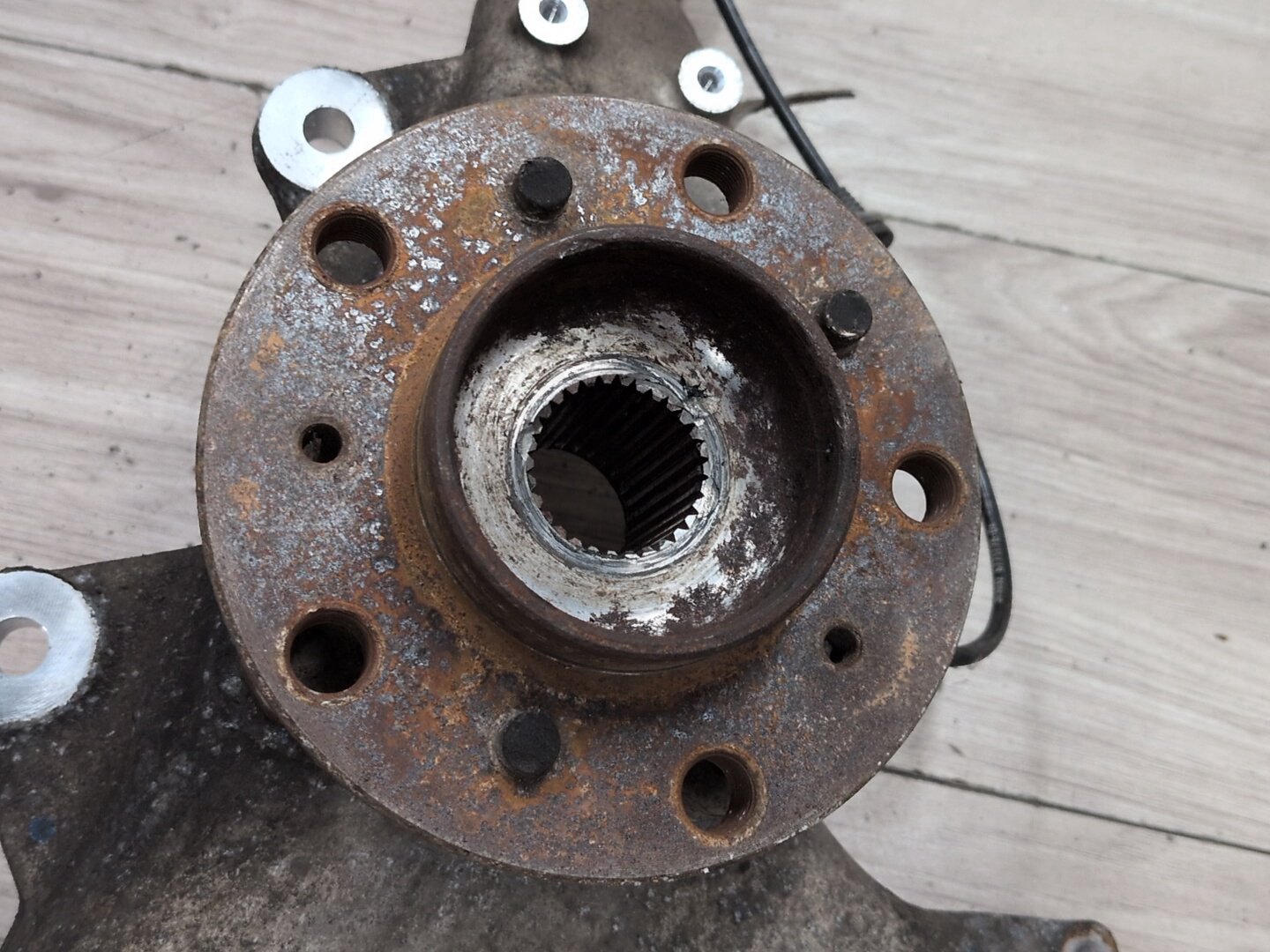 OEM BMW E70 F15 F16 F85 X5 X6 Front Passenger Right Spindle Hub Carrier Knuckle