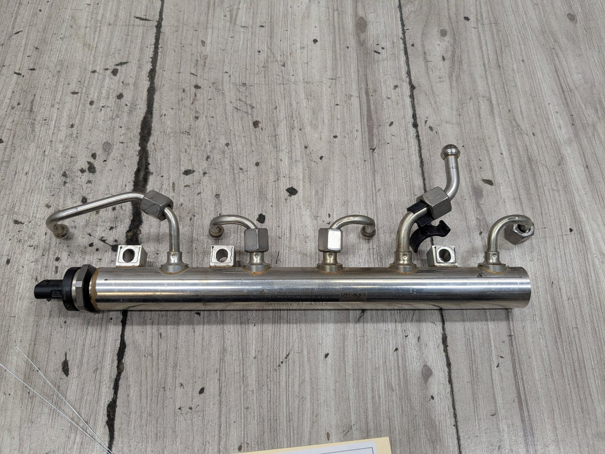 PRE-LCI OEM BMW G12 750 G30 M550 Engine N63R Right Fuel Injector Rail Lines 5-8