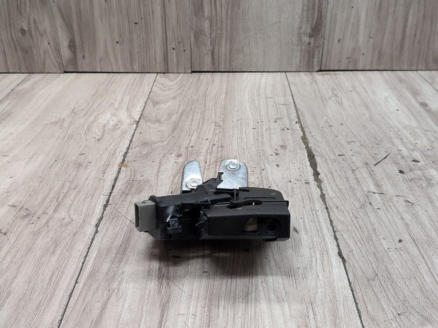 2010-2016 Audi S4 B8 Liftgate Trunk Lid Liftgate Lock Latch Actuator 4F5827505 OEM