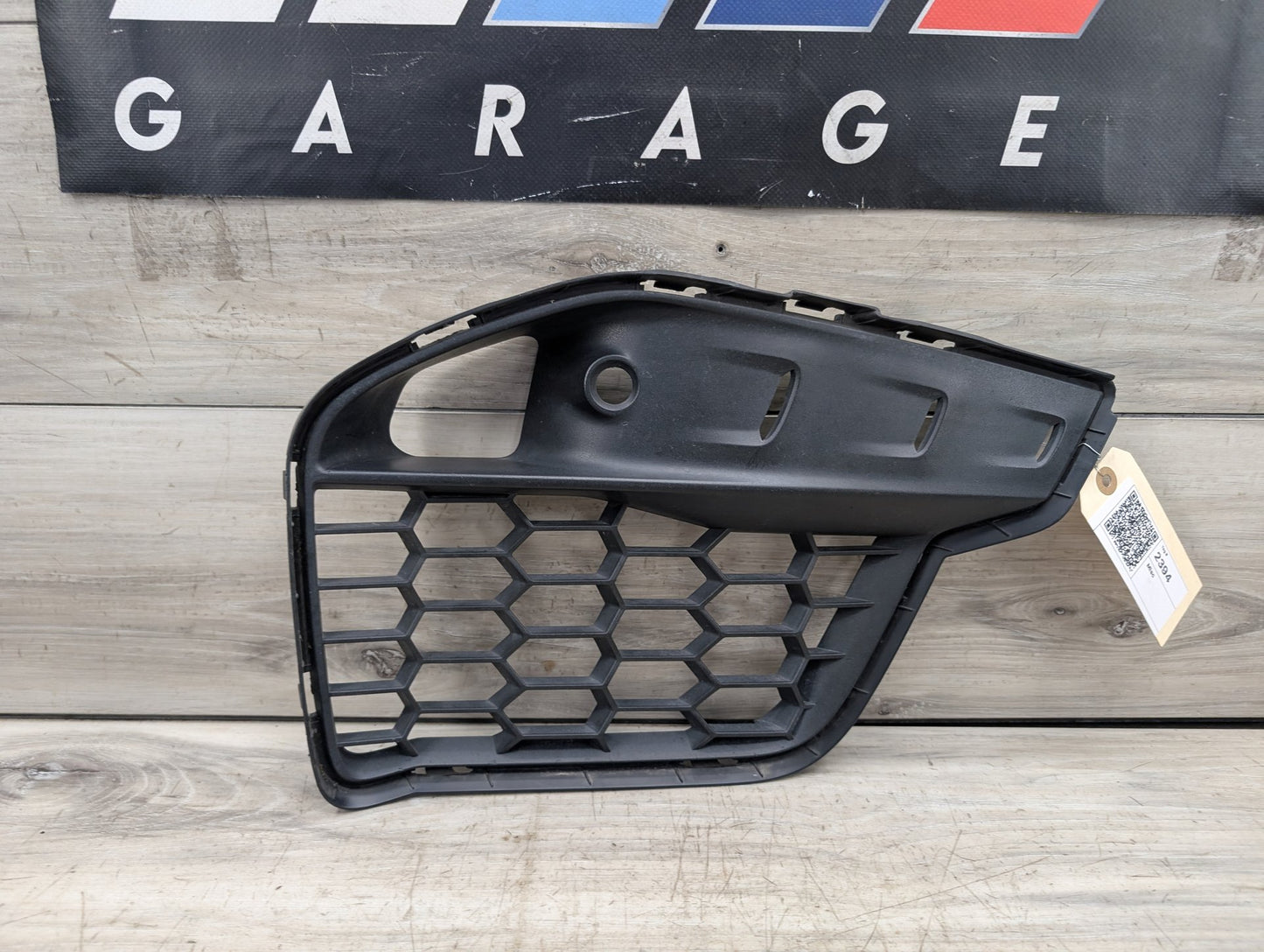 2015-2019 BMW X6 F86 Front Right Passenger Bumper Cover Grille 8056262