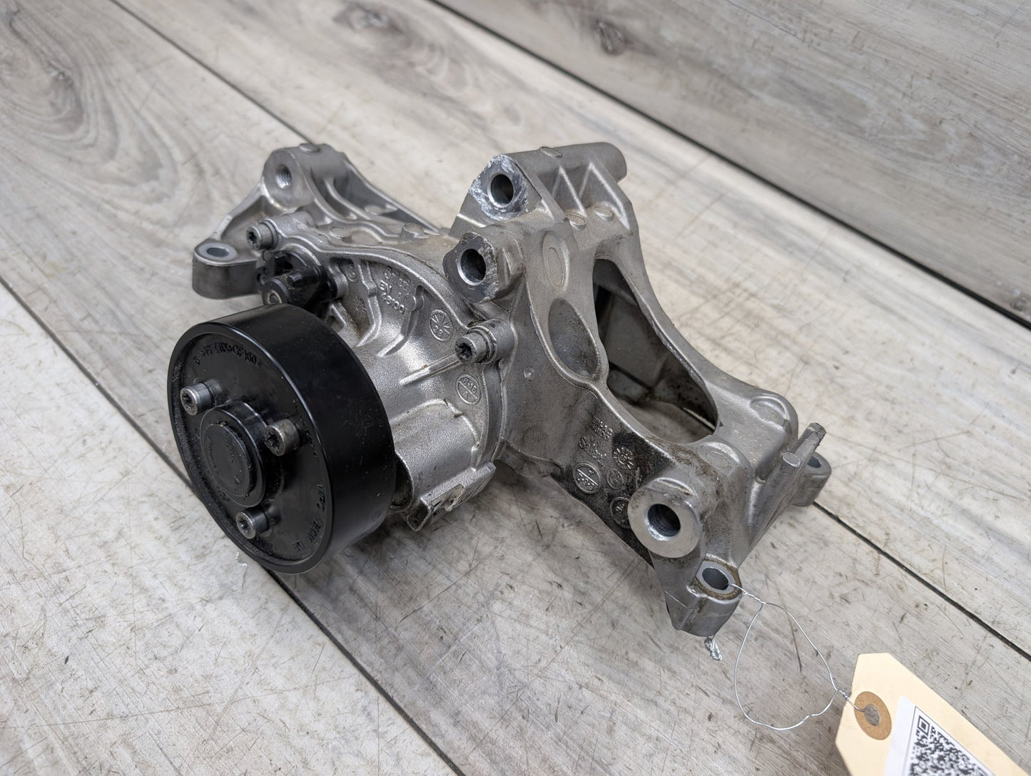 OEM BMW F22 F23 F30 G01 G02 230 330 X3 Engine B46 B48 Coolant Pump With Support