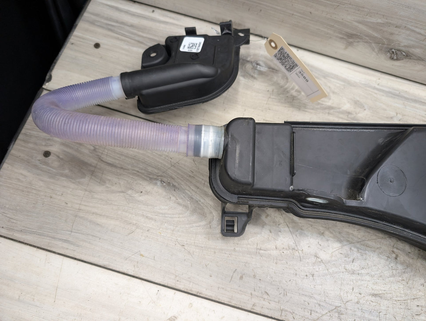 2019-2026 BMW X5 G05 Windshield Reservoir Tank Assembly 7499828