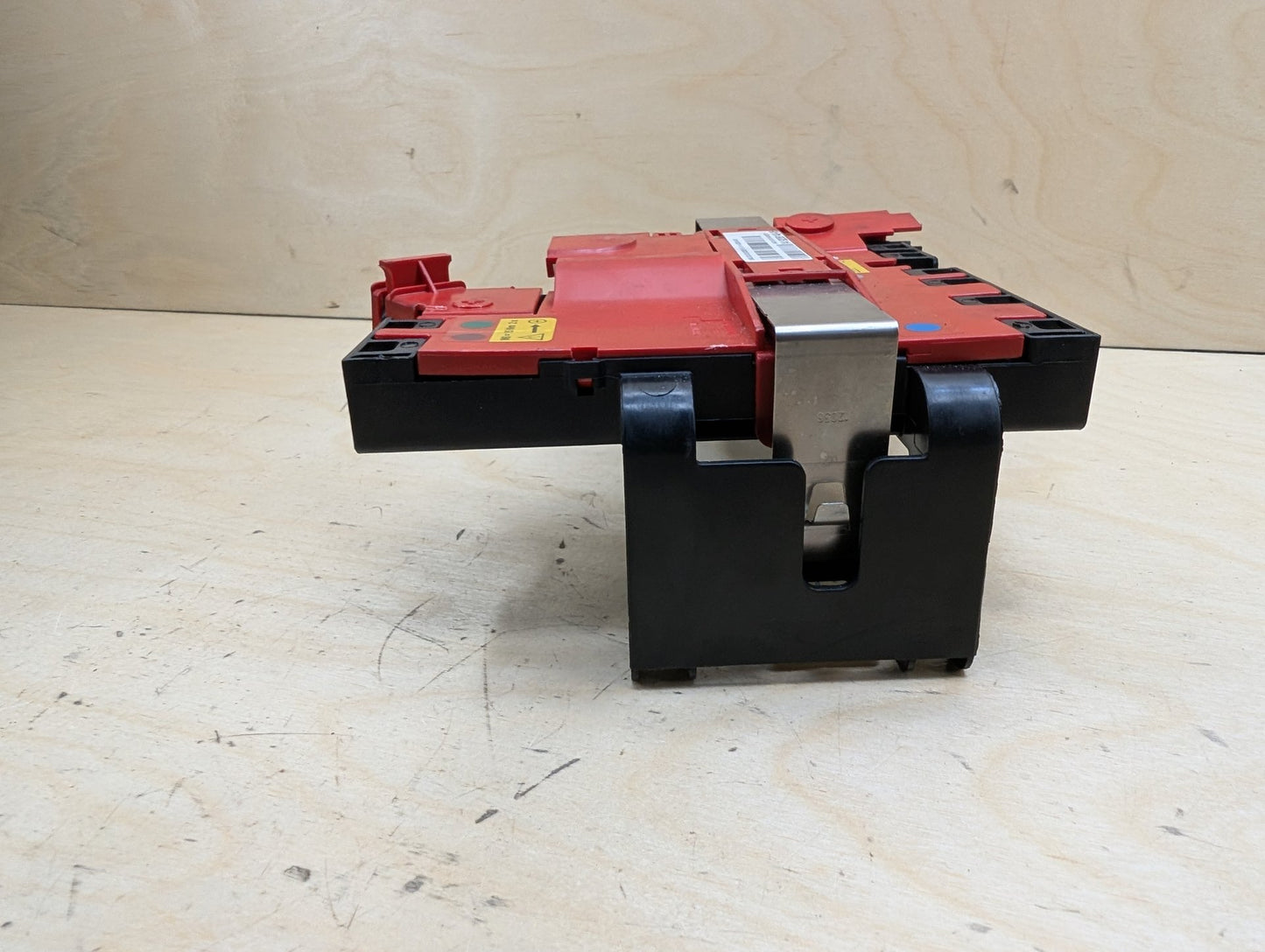 2011-2016 BMW X3 F25 Rear Battery B+ Terminal Junction Point Relay Fuse Box 9206140