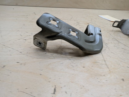 15-20 OEM BMW F80 F82 F83 M3 M4 Left Driver Fender Bracket Mount Carrier SET