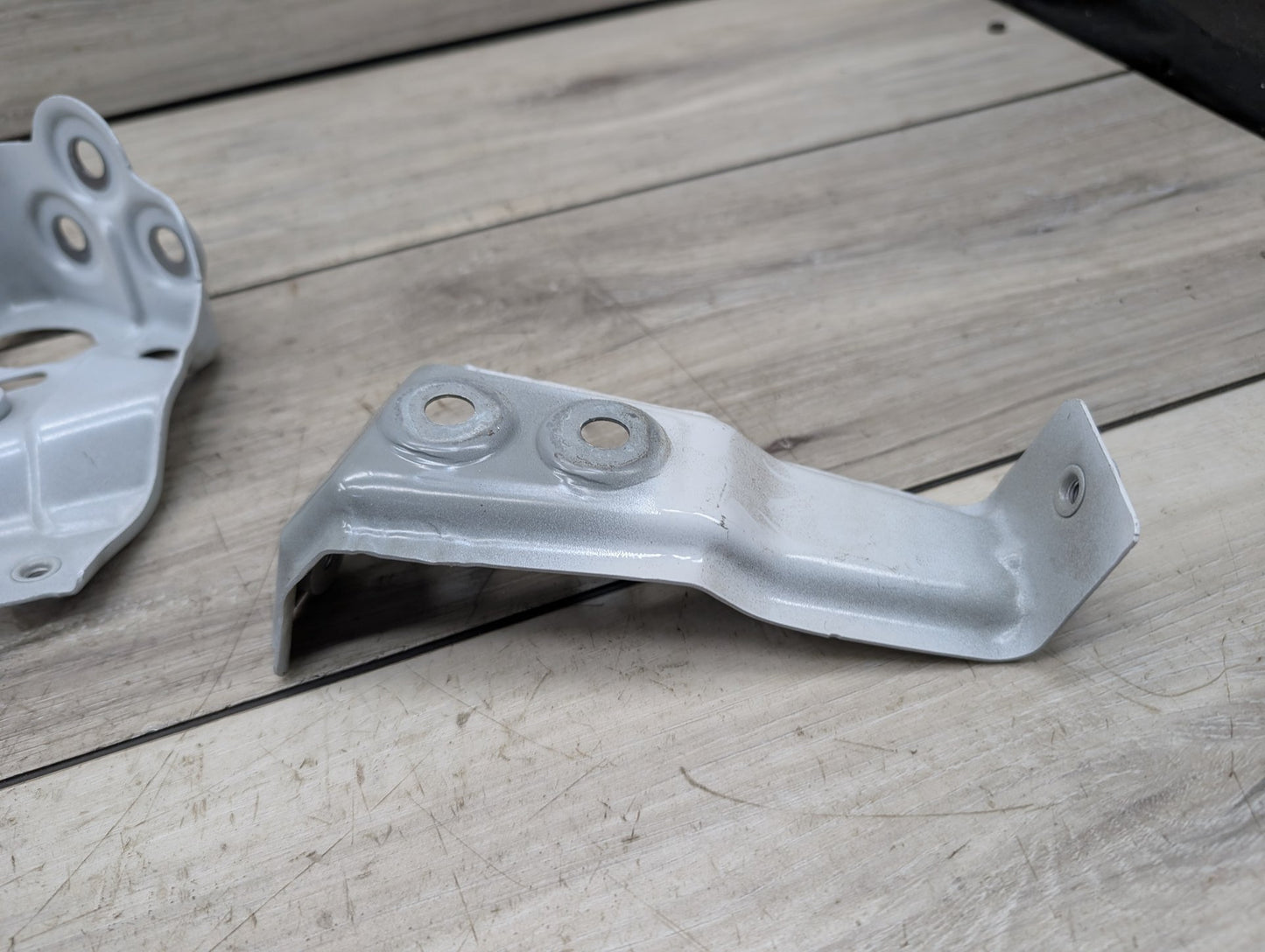 2019 - 2026 BMW X5 G05 Front Right Passenger Fender Brackets SET 7418220 B58B30M1