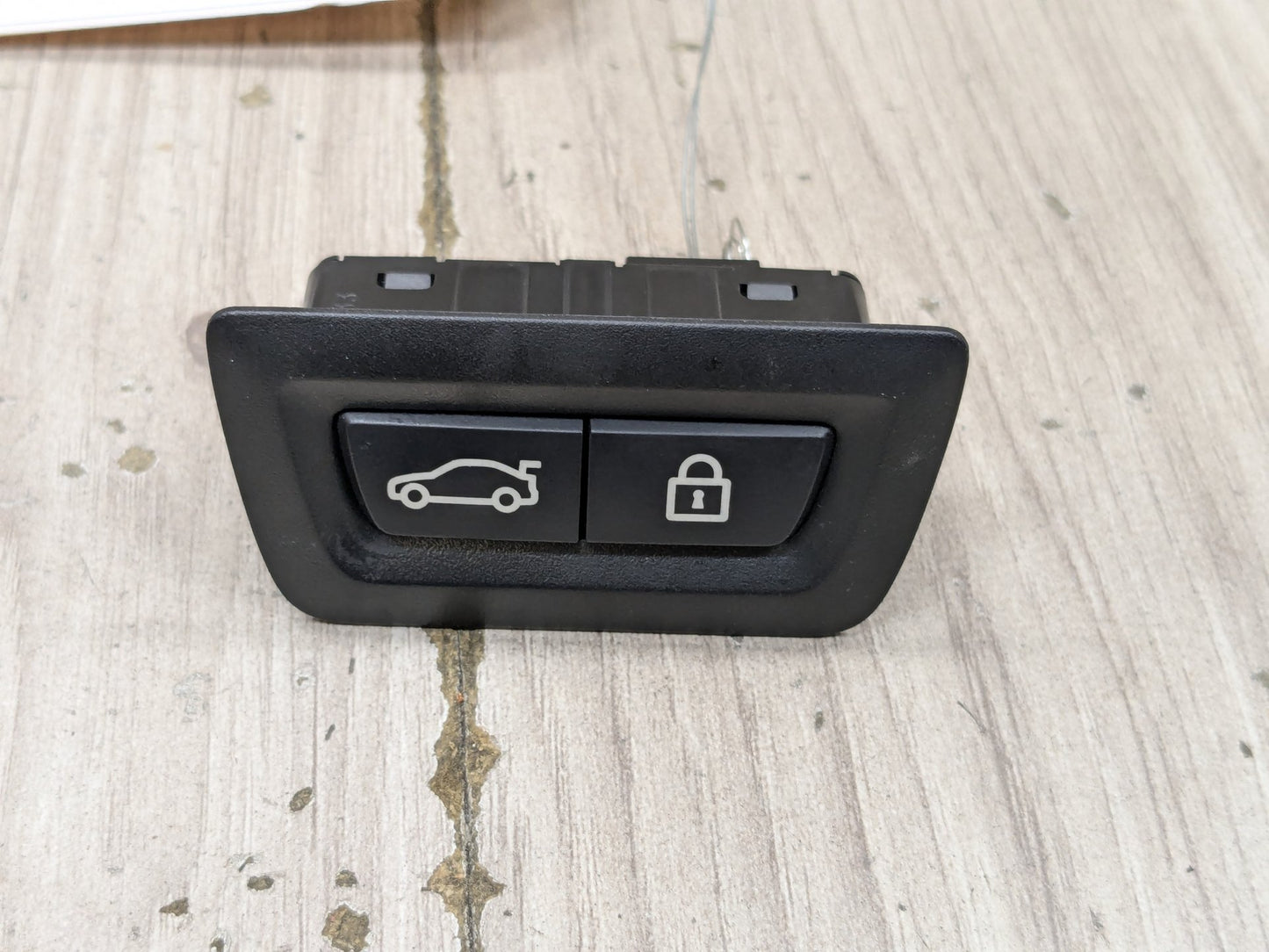 OEM BMW F02 F10 F15 F48 F90 G01 G20 G30 G80 X3 Rear Trunk Lid Center Lock Switch