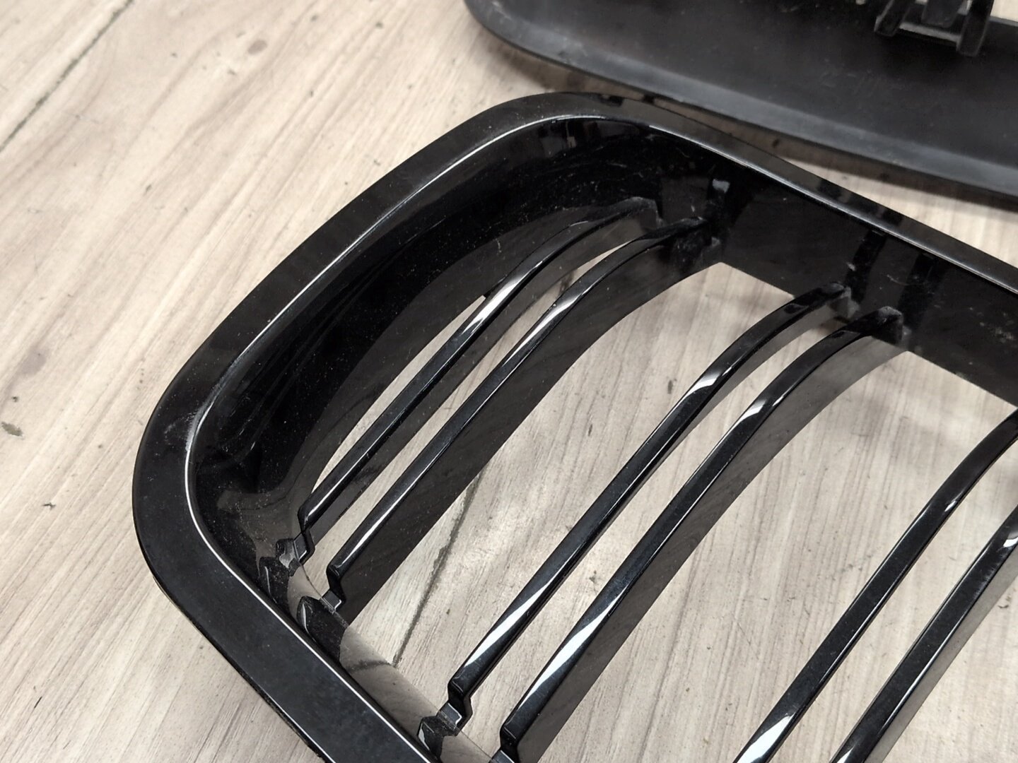 2011 - 2016 BMW 535i F10 Front Left Right Upper Bumper Cover Kidney Grilles SET 7412323 N55B30A