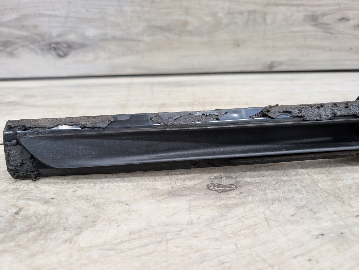 2016-2022 BMW 750Li G12 Right Passenger Side Skirt Rocker Panel Carpet Light Module 7370180