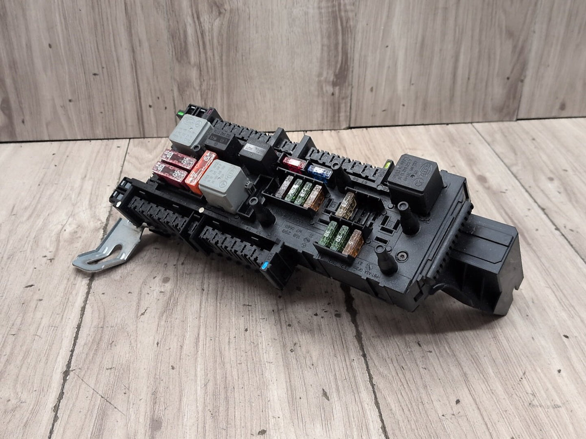 2009-2012 Mercedes-Benz E550 W212 Front Fuse Relay Box Assembly