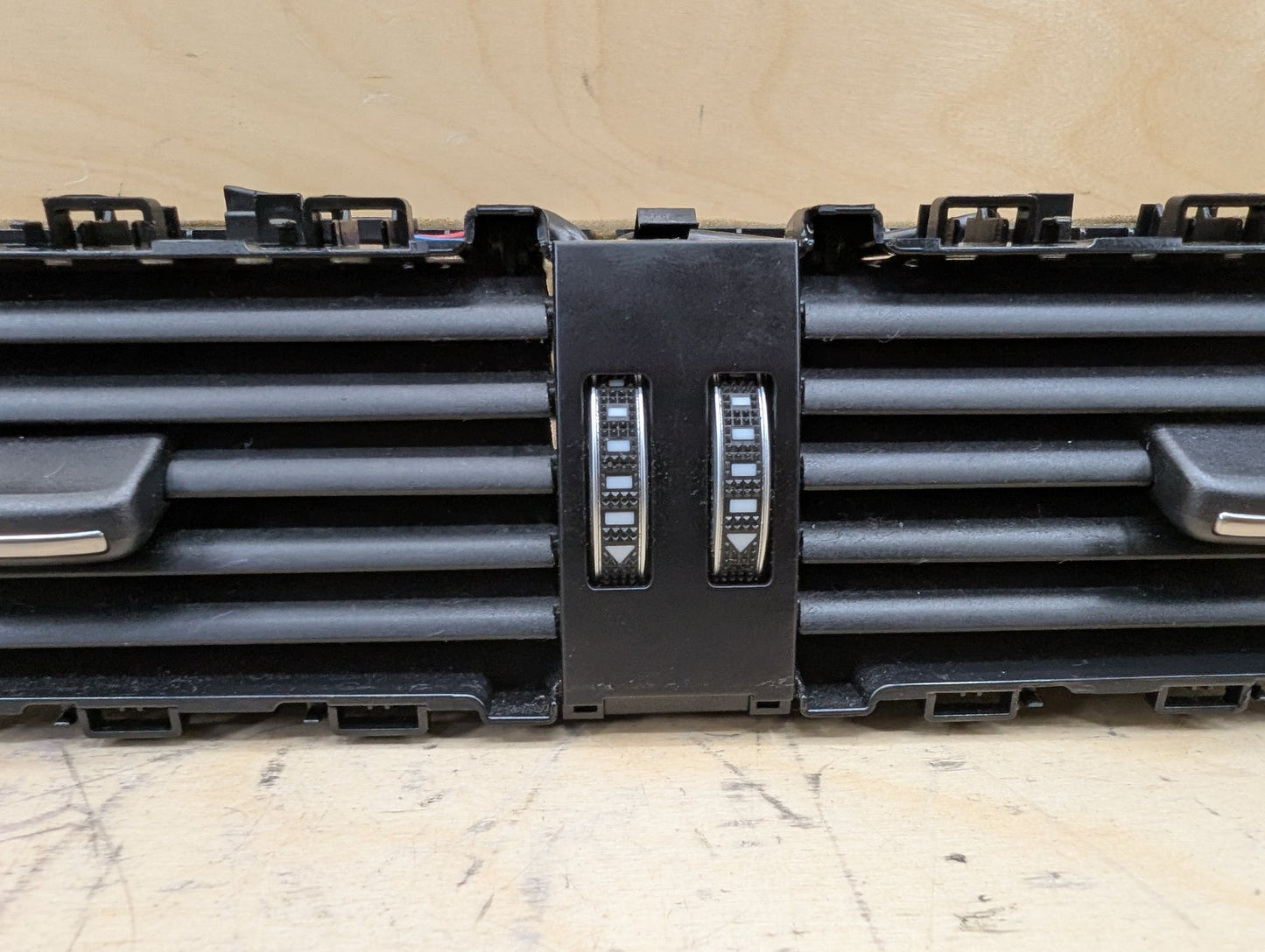 2011-2017 Audi RS5 8T Dashboard Dash Board Middle Center Air Vent 8T1820951E