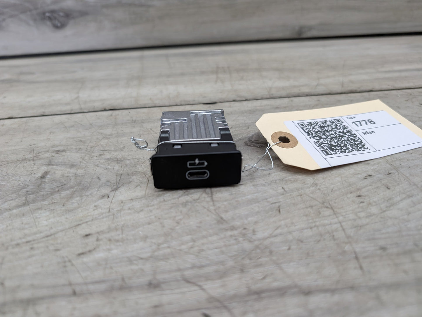 OEM BMW F48 F97 G01 G20 G22 G23 G26 G30 USB Type C Socket Charger Port Connector