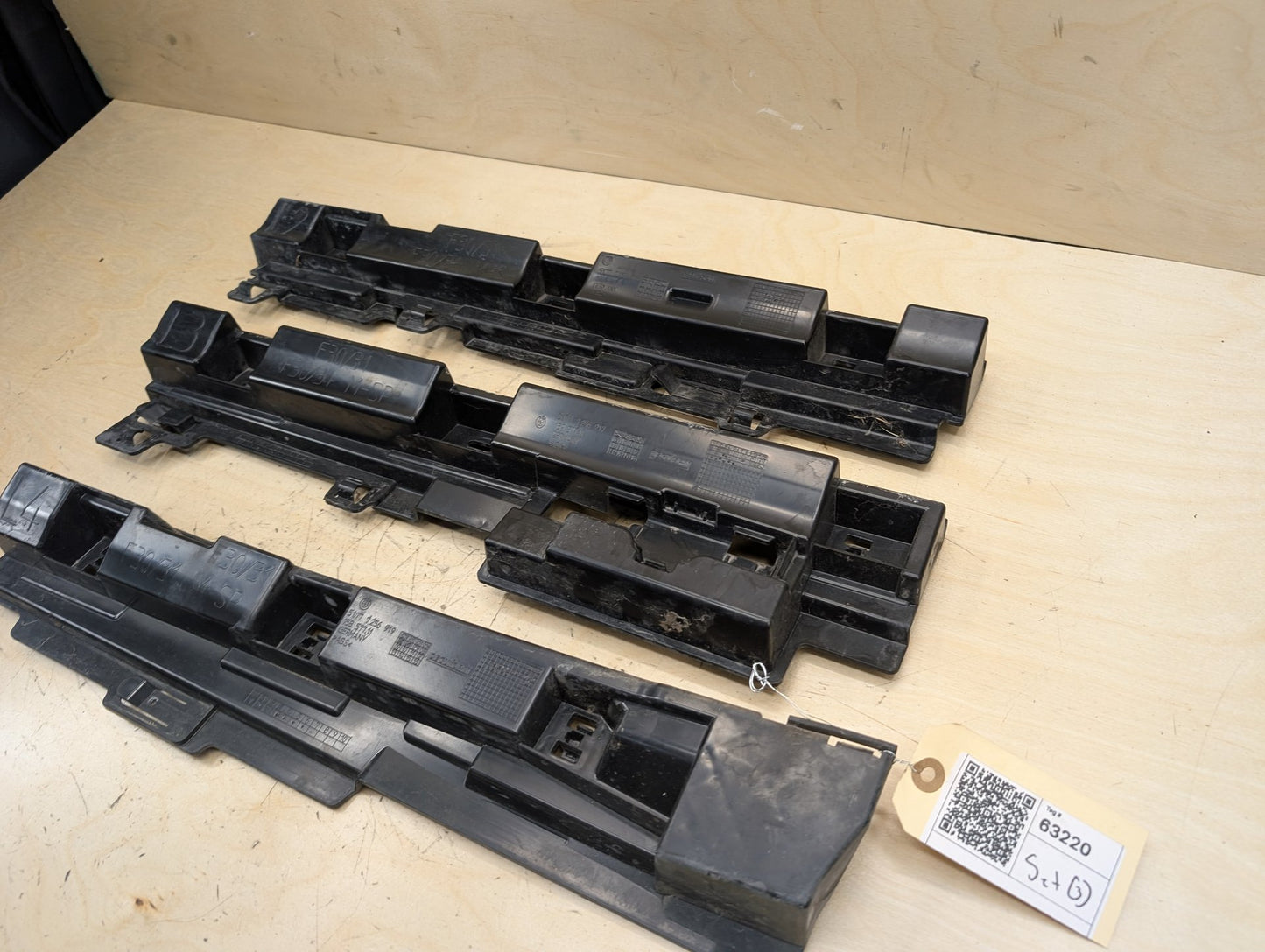 2012-2018 BMW 328i F30 Left Driver Side Skirt Rocker Panel Brackets SET 7256917