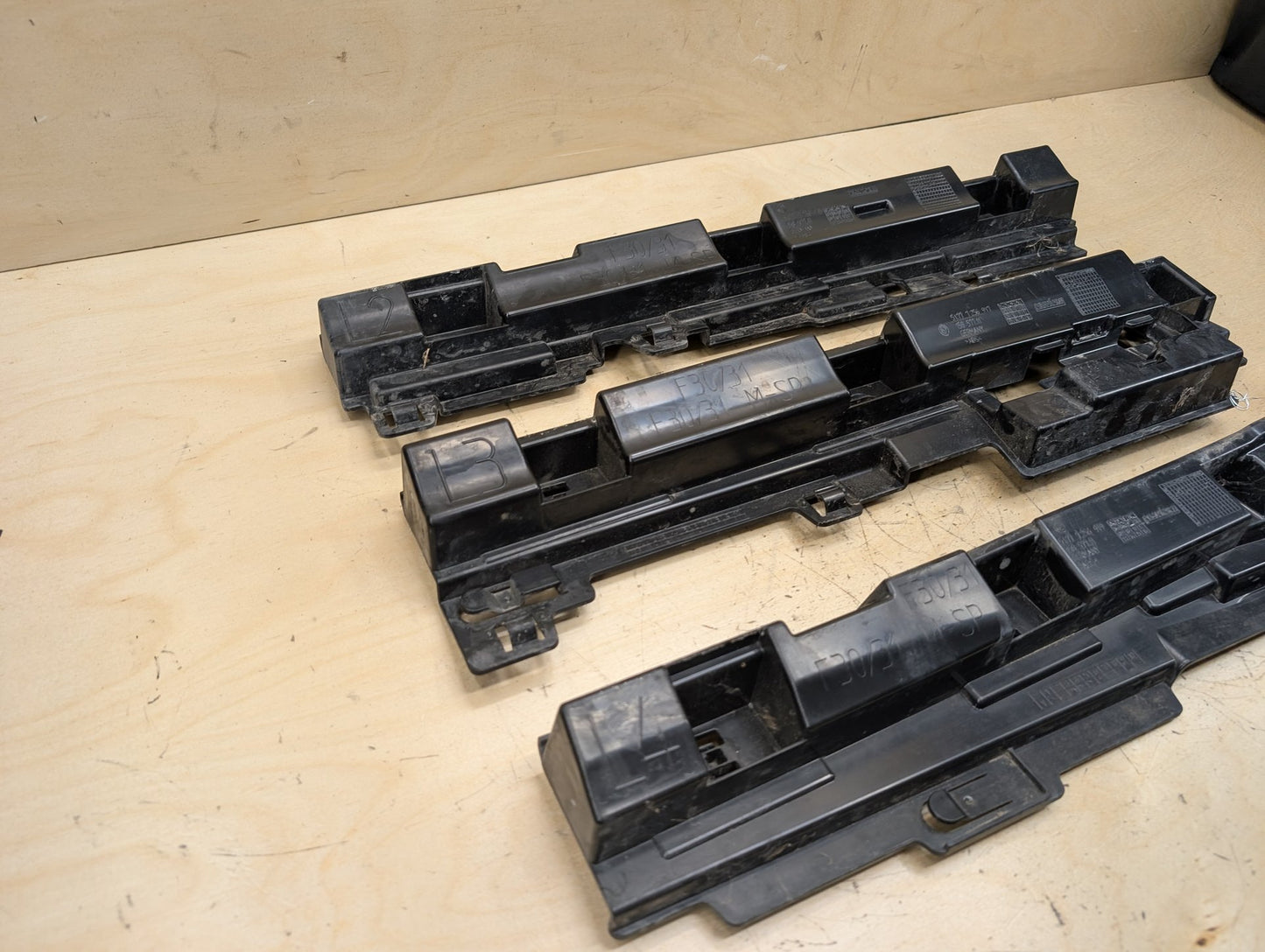 2012-2018 BMW 328i F30 Left Driver Side Skirt Rocker Panel Brackets SET 7256917