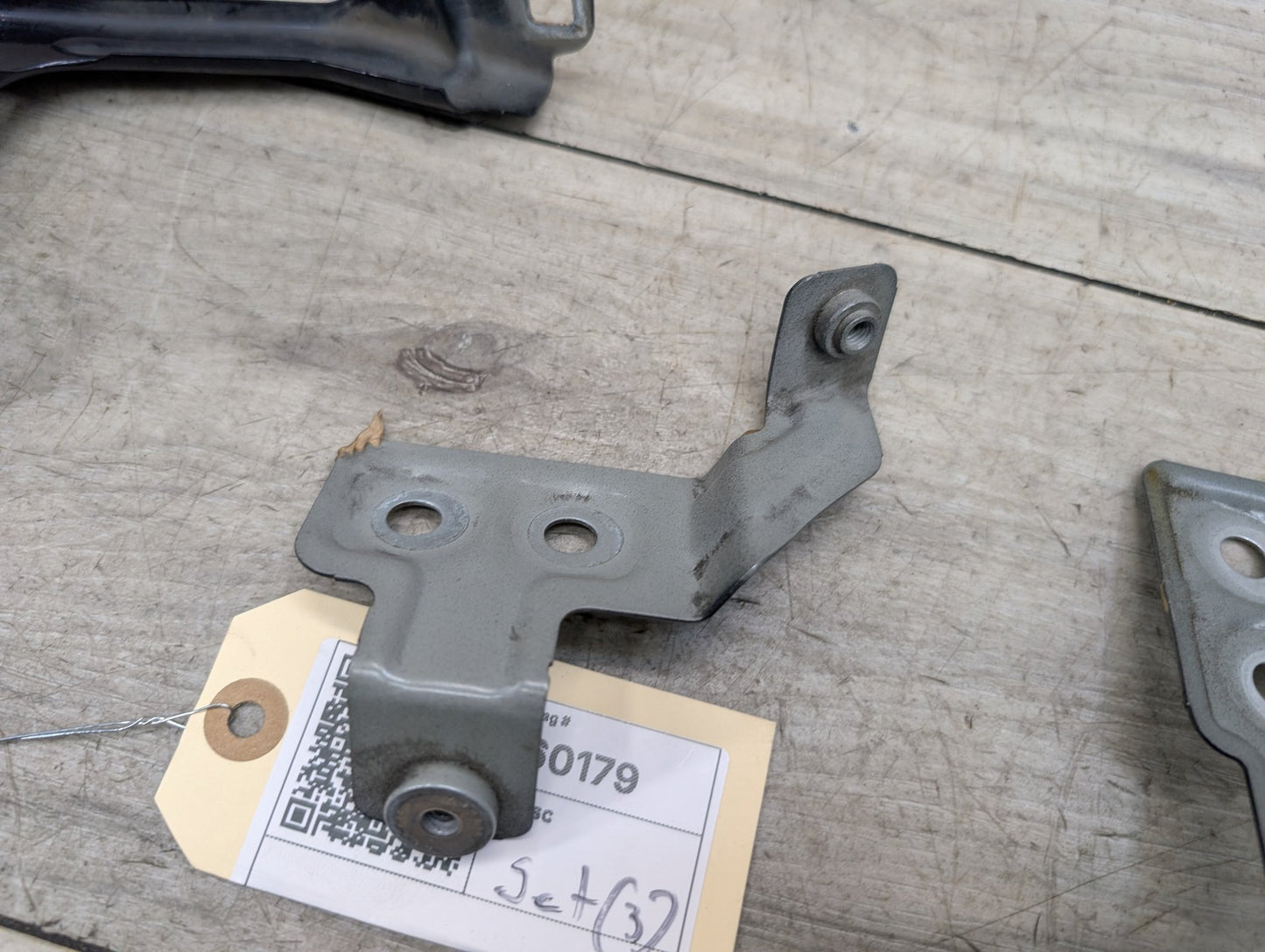 2017-2023 BMW 530i G30 Front Right Passenger Fender Brackets SET 7349618