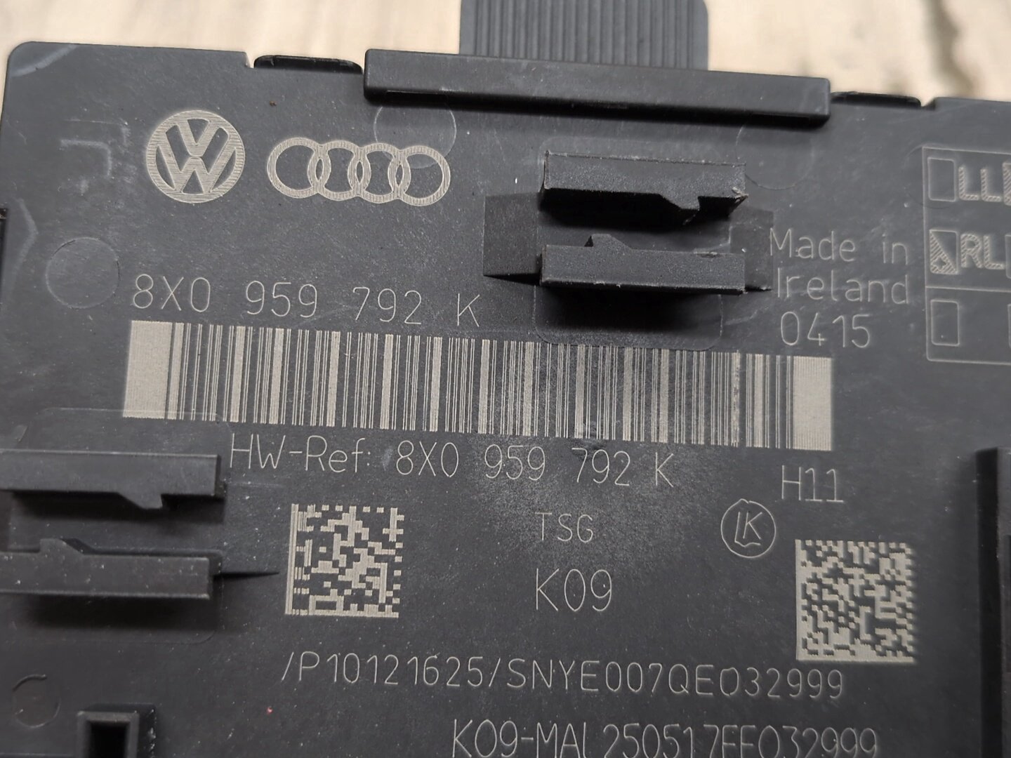 2018 Audi Q3 8U - Front Right Passenger Window Door Control Module 8X0959792K
