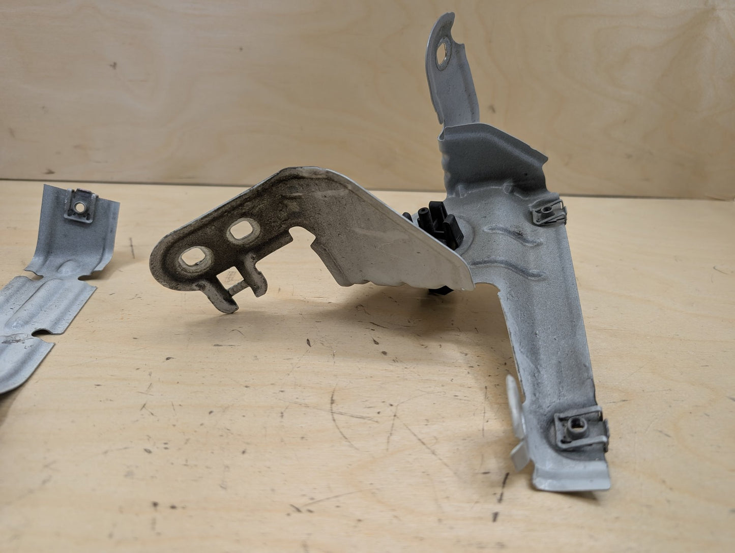 2011-2016 BMW X3 F25 Front Right Passenger Fender Brackets SET 7267328